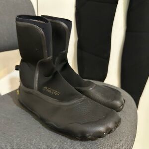 Solite brand custom surf booties. 3mm thickness. Size 10